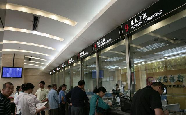 工商银行出问题了？官媒严厉批评，存钱要谨慎