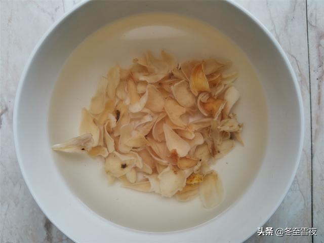 宅在家，缺少运动，隔三岔五吃这个菜，清淡脆嫩，帮助消化不上火