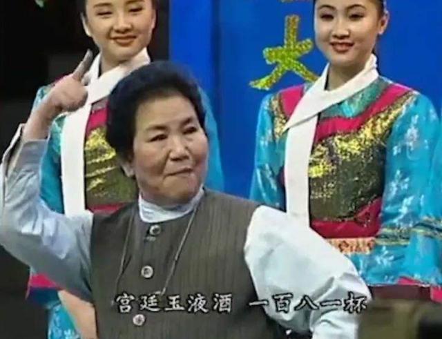 连上3个热搜，怒斥“畸形饭圈文化”，巩汉林凭啥？