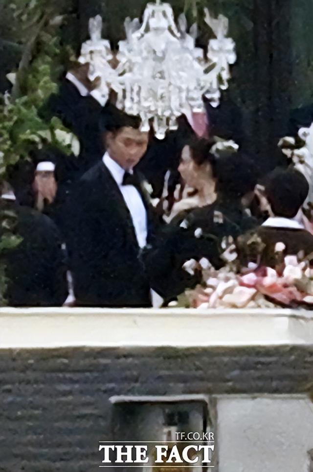 玄彬孙艺珍世纪婚礼终于举行！梦幻唯美仪式，半个韩国娱乐圈到场