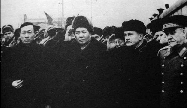 1949年，毛主席访问苏联，交代厨师：苏联送死鱼就扔出去，换活鱼