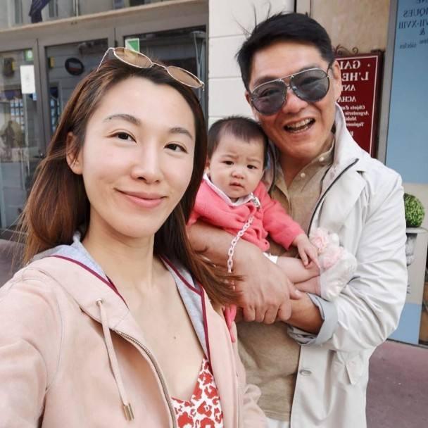 香港感染超40万人，霍启刚郭晶晶上街当志愿者，却被批评是在作秀