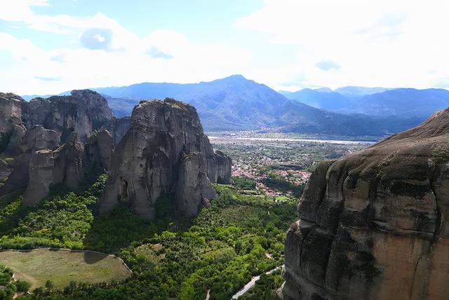 希臘深度遊：卡蘭巴卡、接近天堂的秘境 天空之城（Meteora）