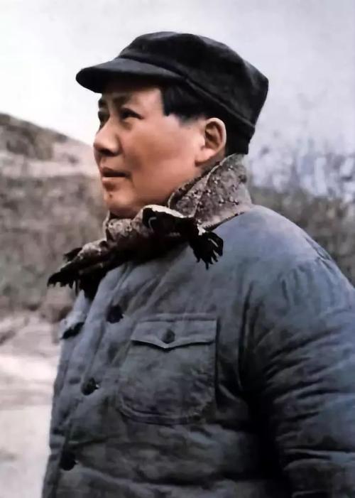 80年记者问邓小平：天安门毛主席像是否永远保留？邓小平如何作答
