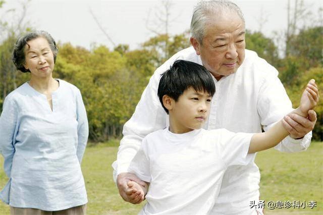 养生大师“林海峰”离世，享年51岁，反思：这4种养生方法太伤身