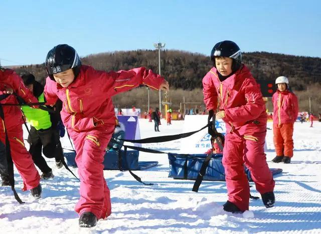 滑雪团建方案