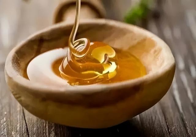 为什么晚上睡觉嘴巴总是发干？别以为是缺水，也可能是这5种原因