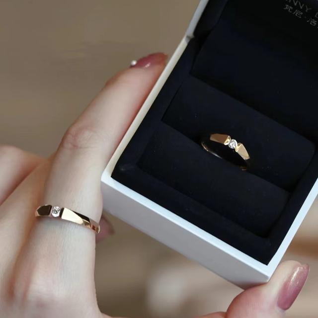 女方买订婚戒指