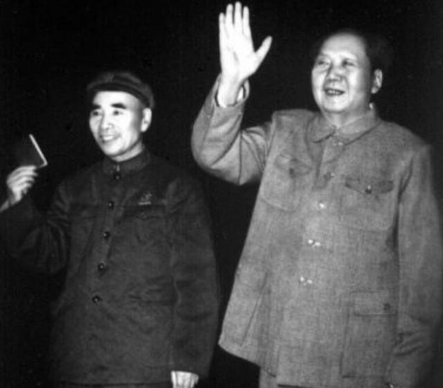 林彪列4点原因反对援朝，毛主席坚持出兵，蒋介石：没人打得过他