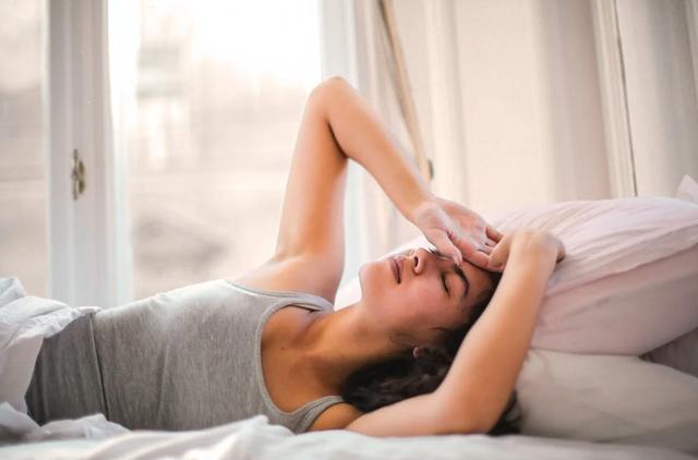 青少年睡眠时间最佳时间(睡眠周期什么时候醒不困)
