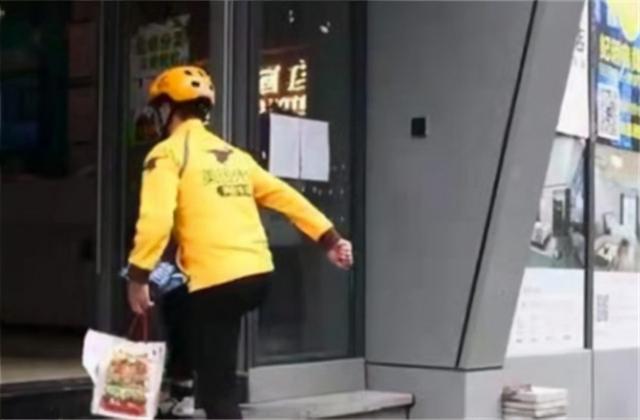 姚志刚：辞去银行行长自主创业，亏损230万后却因送外卖走红