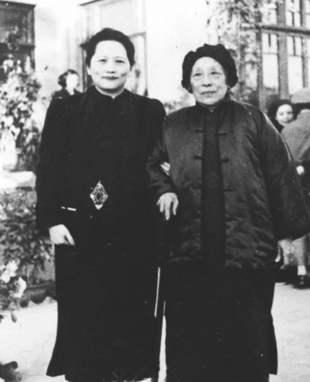 1972年，何香凝临终恳求不火化遗体，周恩来含泪答应：不烧，不烧
