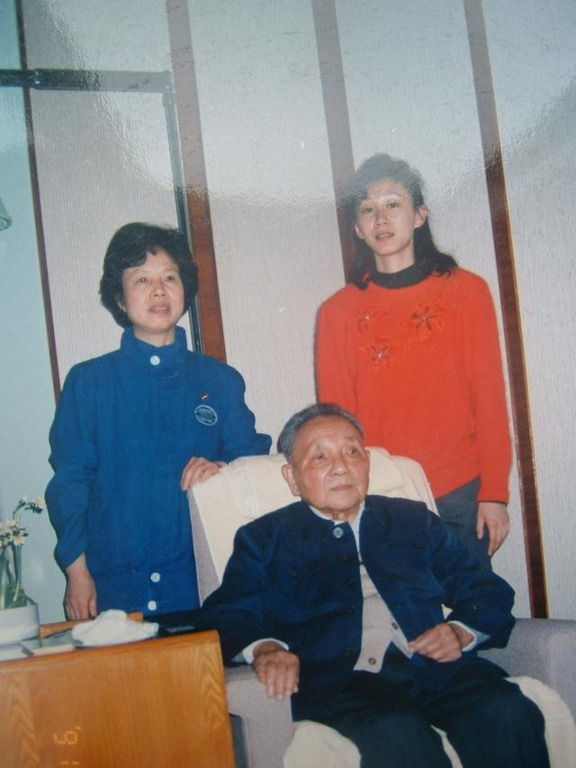 邓小平退休后享天伦之乐，临终前4天家人致信中央，提出五个要求