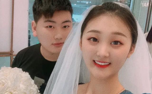 朱小伟又订婚了，大衣哥壕掷50万彩礼，陈亚男连发两条动态透深意
