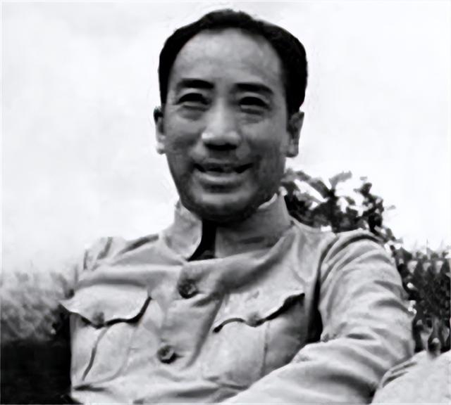 韩复榘被枪毙前，提议换鞋，刚迈出一步，一排子弹射来，身中七枪