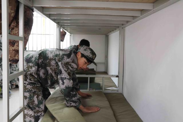 小孩脾气非常暴躁(孩子冲动易暴躁)