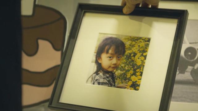 飞机万米高空玻璃爆裂,副机吸出窗外,机长34分钟迫降128人!催泪片