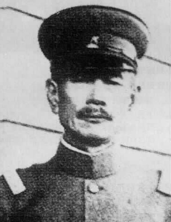 二战日本战败后，裕仁天皇为免一死，到底给了麦克阿瑟什么东西？
