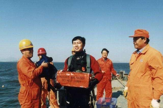 大连“5·7空难”:112人罹难，其中一乘客买了7份意外险，动机成迷