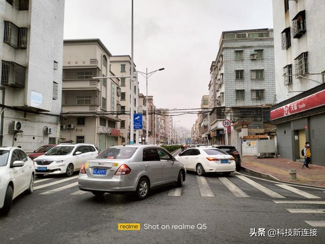 Realme真我Q5开箱评测：2022年入门级5G续航王手机