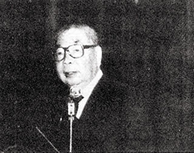 1975年蒋介石去世，宋美龄下令给蒋经国打镇静剂，现场无一人敢动