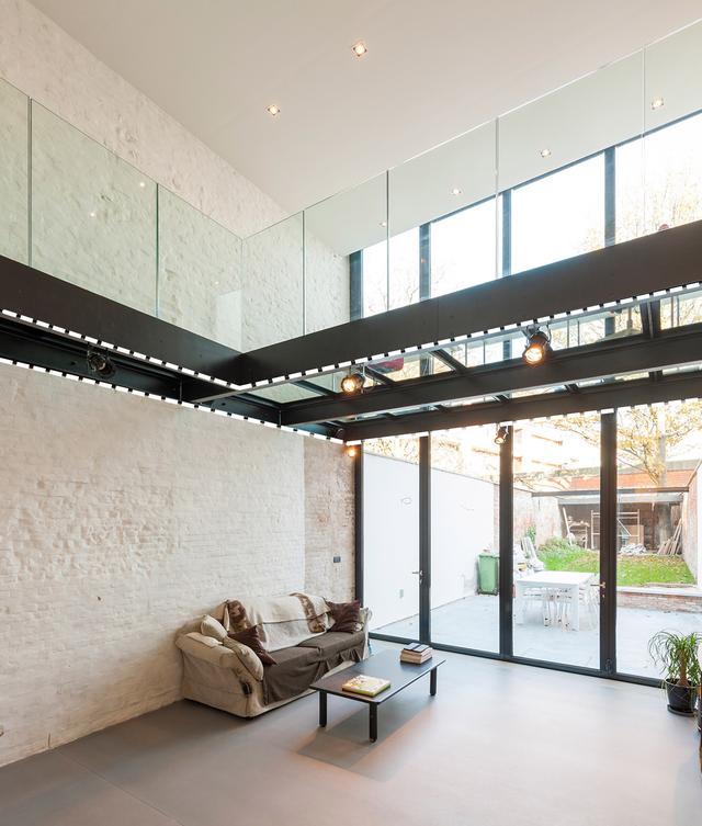 挑空客厅,舍不得浪费层高,钢结构铺玻璃楼板,又多一层上下通透