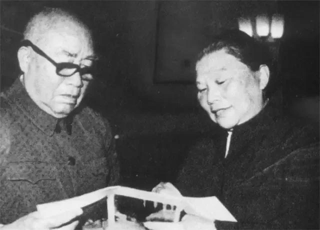 彭德怀临终前，恳请求见朱德一面却未如愿朱德大喊：人都要死了￼