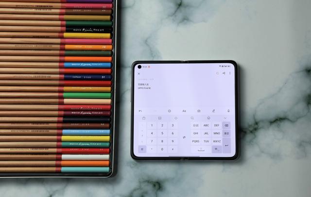 文本输入新体验，OPPO  Find  N：将屏幕弯折进行打字你见过吗？