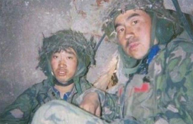 老山战役，幸存的黑豹突击队队员年年相聚，站成一排等待班长点名