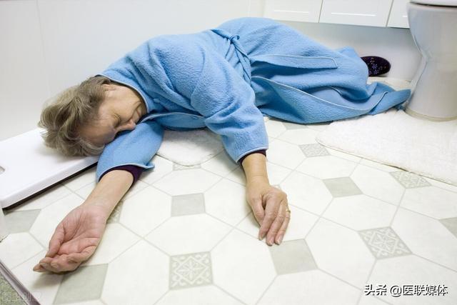 中风只要积极治疗就可以了？康复期这4件事，别再做了