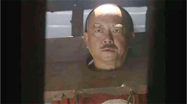 嘉庆掌权后，立即赐死和珅，乾隆另一宠臣纪晓岚的结局如何