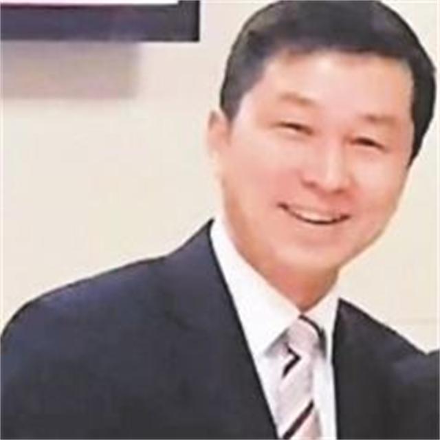 姚志刚：辞去银行行长自主创业，亏损230万后却因送外卖走红