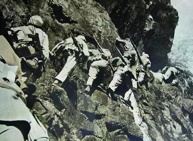 广西女匪首韦秀英，盘踞十万大山无恶不作，毛主席严令要扫清匪患
