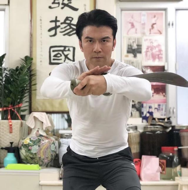 不后悔北上发展！前TVB知名男星自认不理想，曝曾有9个月只吃面包