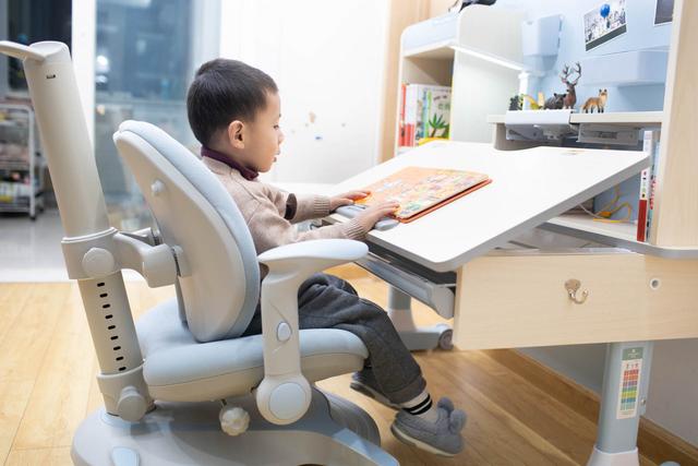 健康与舒适陪伴宝宝一起成长，科贝森儿童学习桌椅套装使用体验