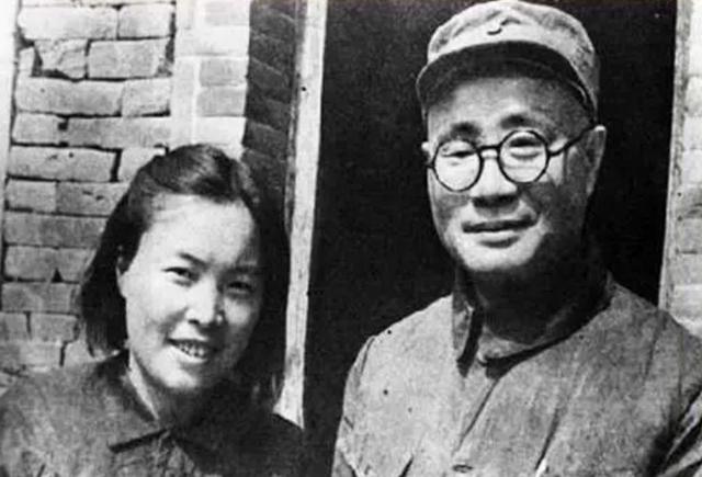 她19岁嫁刘伯承，为其生育了7个孩子，照看病重的丈夫长达13年
