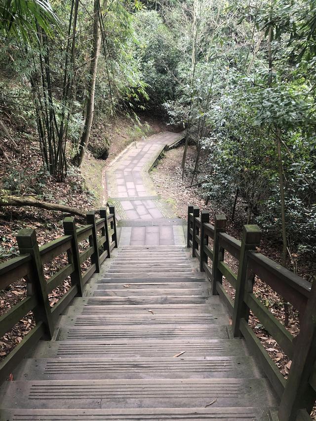 一不小心又成了夜遊~周末街子古鎮康道徒步到光嚴禅院~腳都走麻了