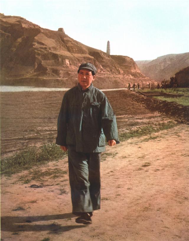 1962年毛主席请石少华吃饭，席间拿出一张照片：帮我找两个小八路