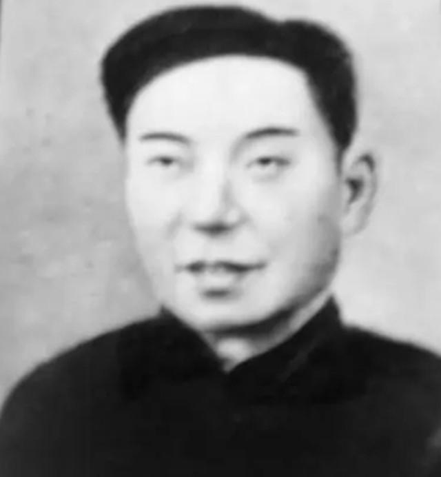 刘文彩最后的日子，房檐飞来几只乌鸦，下人驱赶却被他阻止：罢了