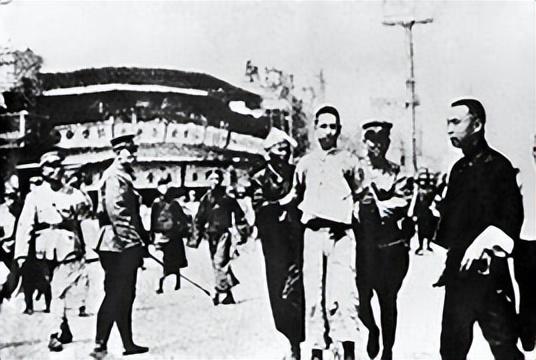1934年，800红军在贵州失踪，中央多次寻找无果，70年后疑团揭开