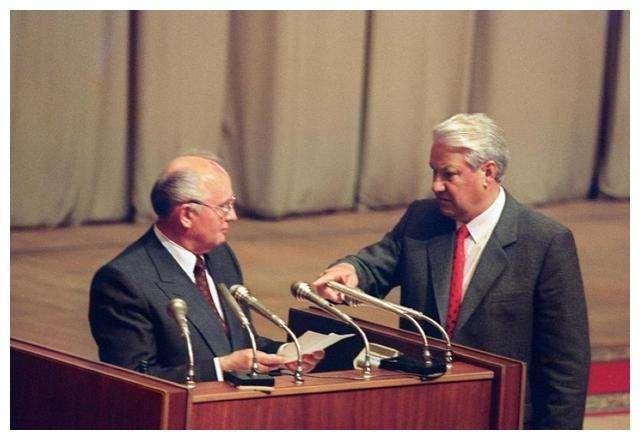1991年，戈尔巴乔夫宣布苏联崩溃后，中国如何应对的？
