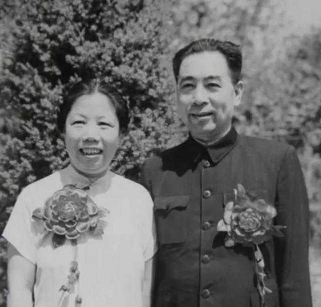 周总理去世21年后，中行查账发现他有笔巨额存款，调查结果感人