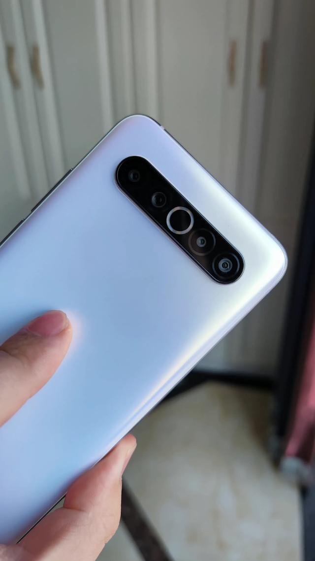 预算在2000元以内，可以看看这几款手机，性价比很不错（最新版）