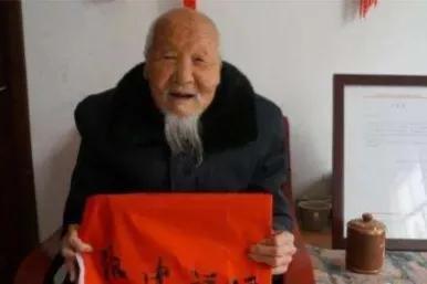 118岁“小村寿王”养生秘诀：5个习惯，颐养天年