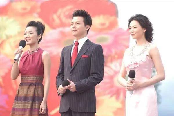 央视任鲁豫与豪门女低调成婚，妻子高龄生二胎，两个孩子相差12岁