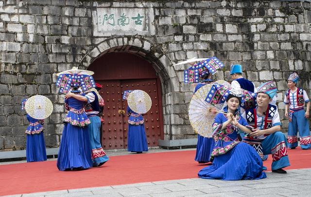 桂林：桂剧、彩调经典片段在古南门实景展演