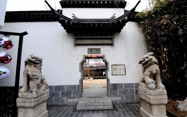45岁海清戏外美满，嫁高中初恋相爱超20年，14岁儿子是高颜值学霸