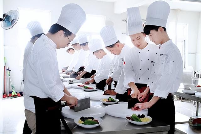 女生学什么手艺比较好？适合女生的行业