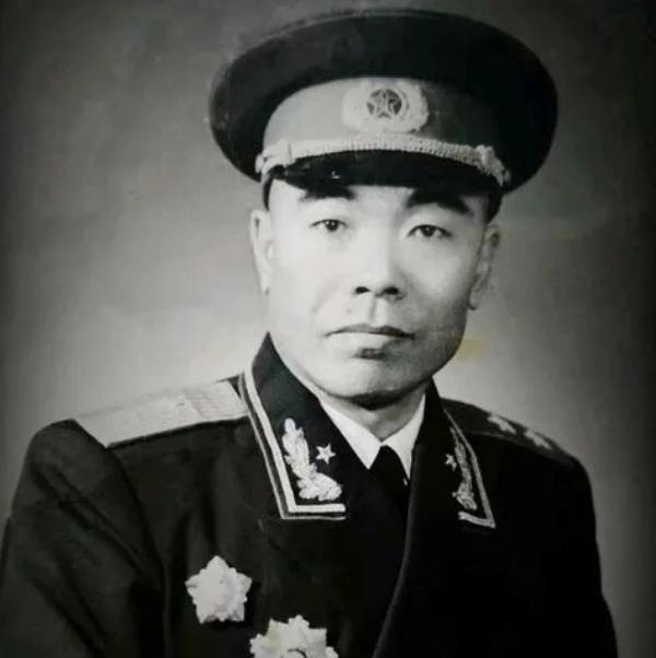 曾泽生抗美援朝打得好，毛主席接见后，为何说：在北京待不下去了