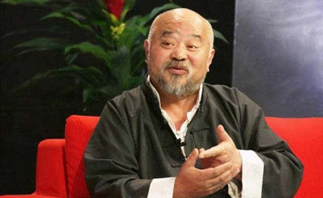 67岁李琦清晨在包子铺操劳！老来瘦手浮肿，糖尿病缠身仍酒肉不断